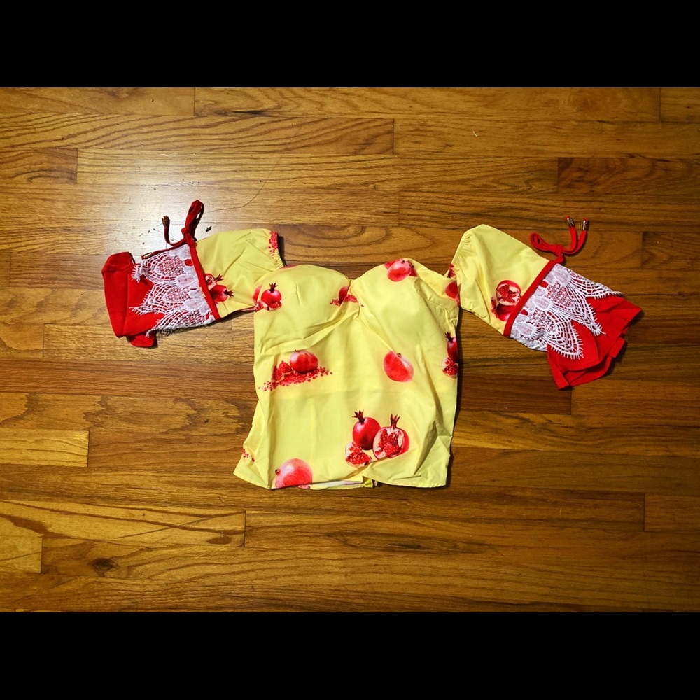 Off shoulder crop